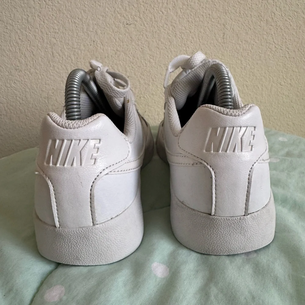 Nike Court Royale AC AO2810-102 White Sneakers Womens size 5.5